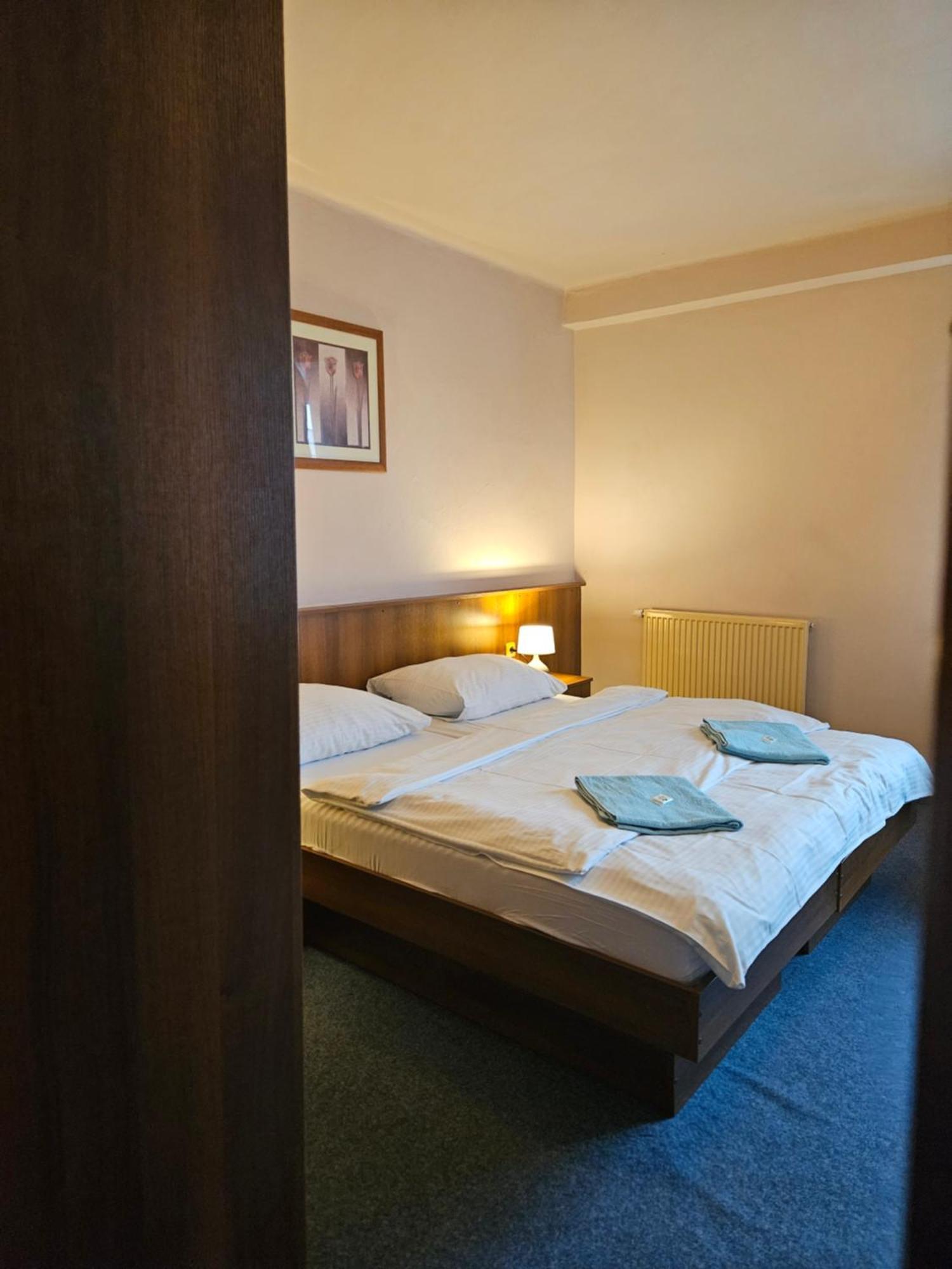 Hotel Trim Pardubice Exterior foto